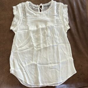 Daniel Rainn Becru Lace Detail Top in White Petite Small